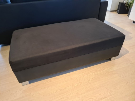 Mooie zwarte voetenbank/hocker stof en kunstleer
