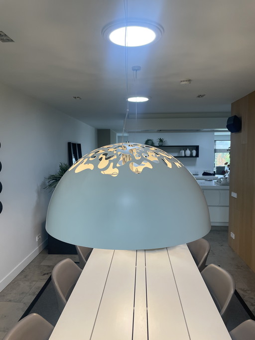 2x ronde witte hanglampen