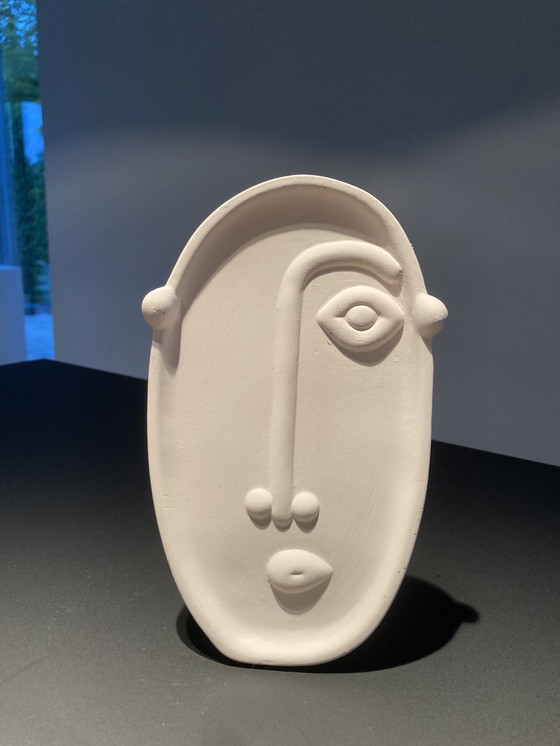 Image 1 of Escultura moderna de rostro estilizado