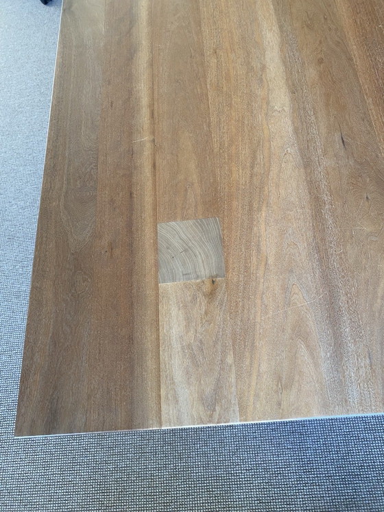 Image 1 of Massief houten tafel van Italiaans designmerk Riva 1920  maten 125x124,5x76,5, 4 poten 8x8 cm. Geschikt als eettafel voor 4 pers