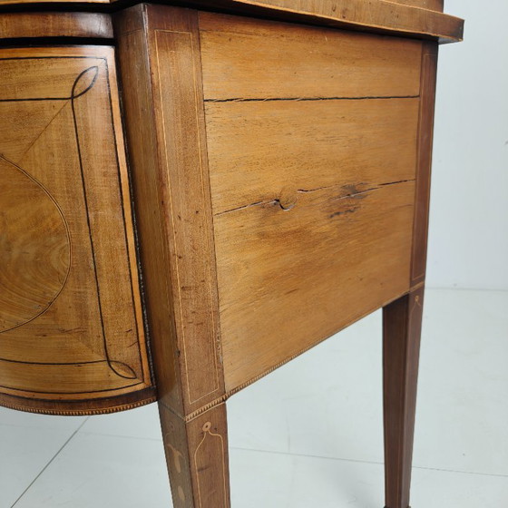 Image 1 of Engels dressoir in Georgische Revival-stijl – begin 19e eeuw