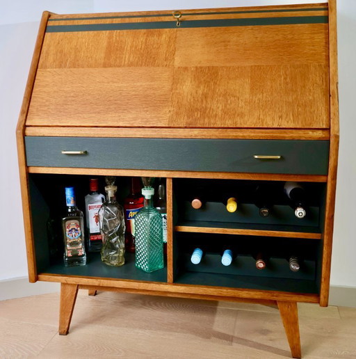 Mobiletto da scrivania di metà secolo trasformato in mobile bar – Completamente restaurato