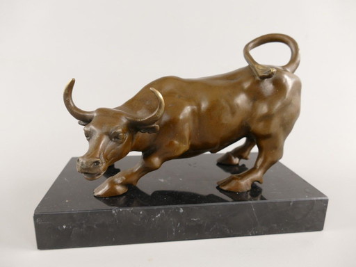 Statue en bronze du taureau de Wall Street