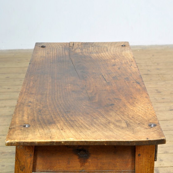 Image 1 of Oak coffee table, circa 1820