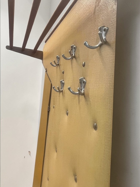 Image 1 of Century Garderobe mit Spiegel & Ablage – 50er 60er Vintage Flurgarderobe Holz Messing Hutablage Rockabilly-Wandgarderobe 