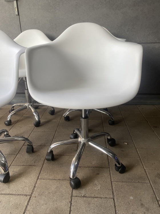 Image 1 of 6 DAR kuipstoelen 