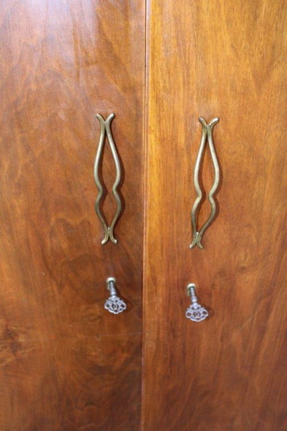 Image 1 of Vintage (jaren 30-50) 3-deurs houten kledingkast, 2x 1/3 leg en 1/3 hang
