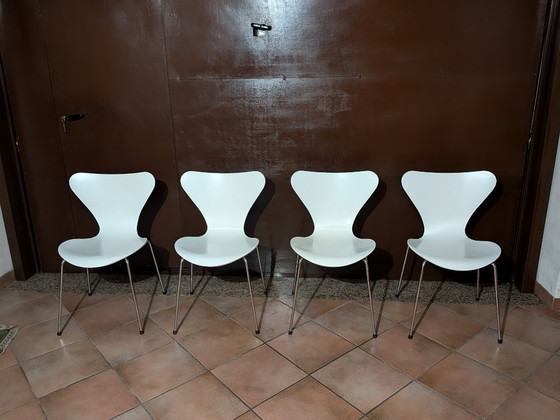 Image 1 of 4 sillas originales de la serie 7 de Fritz Hansen – Arne Jacobsen (2005)