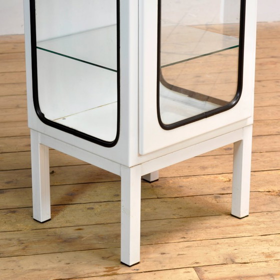 Image 1 of Armoire médicale vintage, années 1970