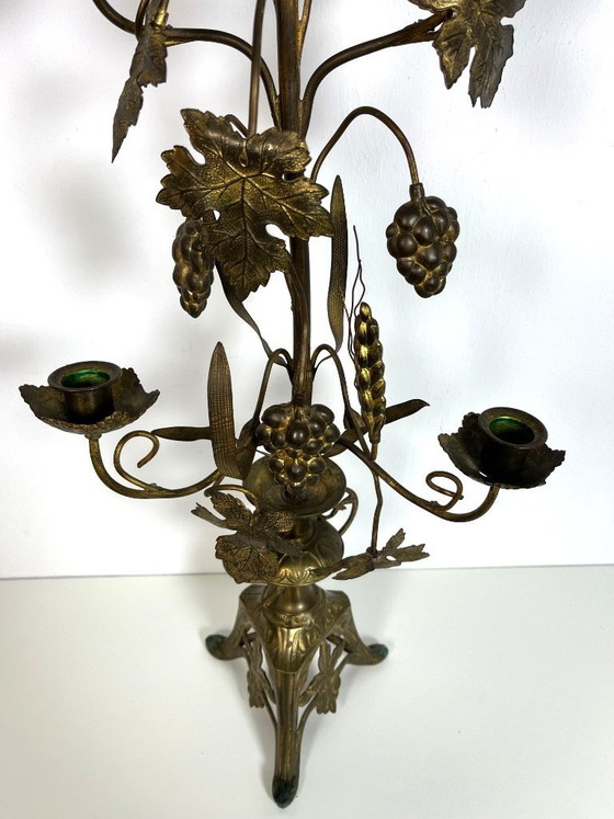 Image 1 of Chandelier en laiton orné de raisins et d'une gerbe de blé, années 1950