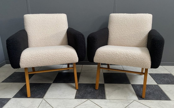 Image 1 of set black and White boucle lounge chairs 1960s