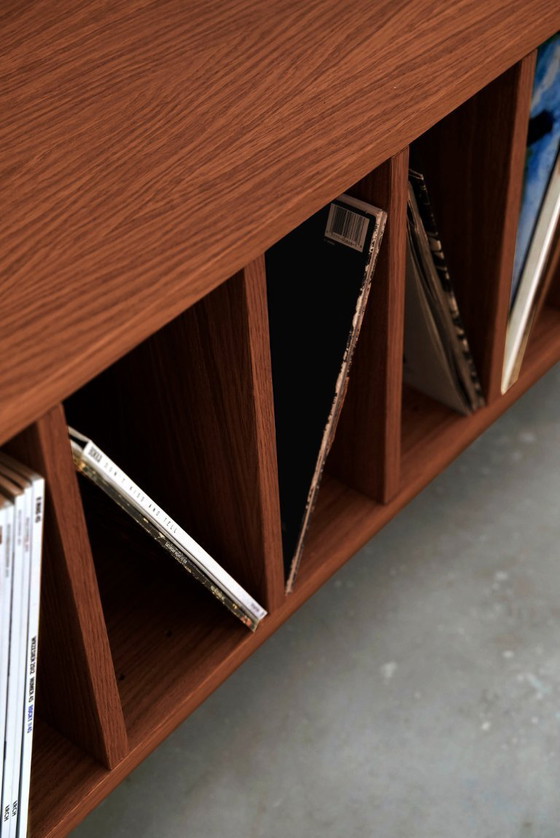 Image 1 of Vinyl kast gebeitst teak T-S09