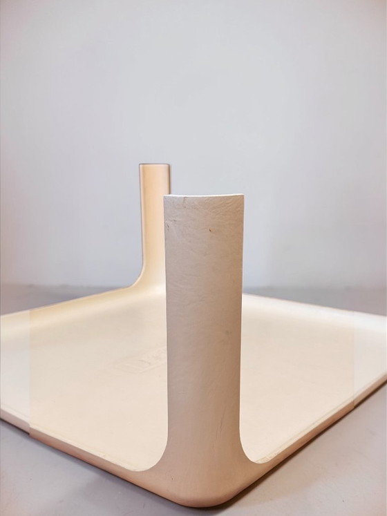 Image 1 of Tavolino da caffè Artemide Giano anni '70 – Design italiano Space Age in ABS – 70×70 cm – Firmato
