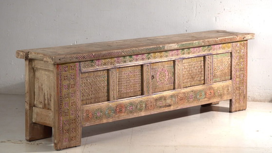 Antikes geschnitztes polychromes niedriges Sideboard aus Kiefernholz – Xinjiang, circa 1900 (photo 3 of 40)