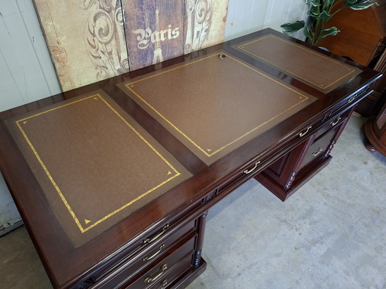 Image 1 of Large classic desk, writing table, with leather inlay, light signs of use, dimensions: 200x90cm and 84cm high.