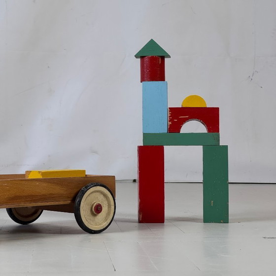 Image 1 of Mid Century Kinderen Speelgoed Kleurrijke Bouwstenen in Houten Kar