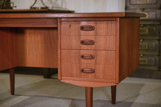 Image 1 of Skandinavischer Teak-Schreibtisch, hergestellt von Samcom Dänemark in den 1960er Jahren