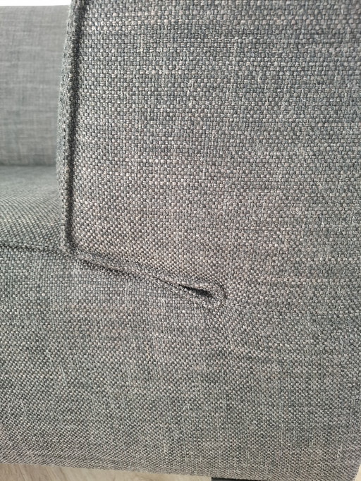 Divano Bloq con pouf Barrell di design su Stock