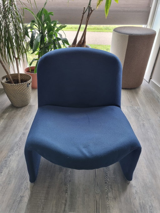 Silla Artifort Alky, azul, diseñada por Giancarlo Piretti

