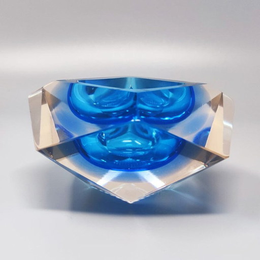 Splendido posacenere blu o raccoglitore anni '60 di Flavio Poli per Seguso. Prodotto in Italia.