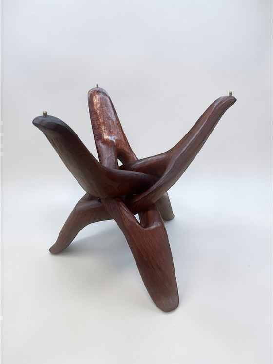 Image 1 of Table sculpturale vintage – Style Mid-Century / Piètement en bois naturel / Plateau en verre / Design affirmé