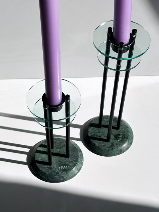 Image 1 of Milano Series Design 80er Art Deco Revival Kerzenständer Postmodern Marmor Grün Paar Set Metall Schwarz Glas Kerzenleuchter