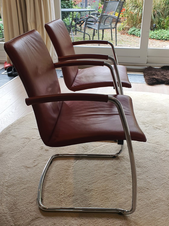 Image 1 of 2 chaises de salle à manger Leolux Freyer en cuir rouge