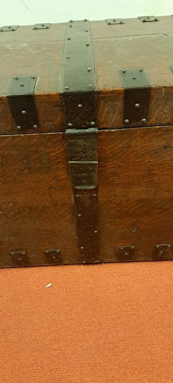 Image 1 of Antike Reisekiste der Armee und Marine aus London | ca. 1900