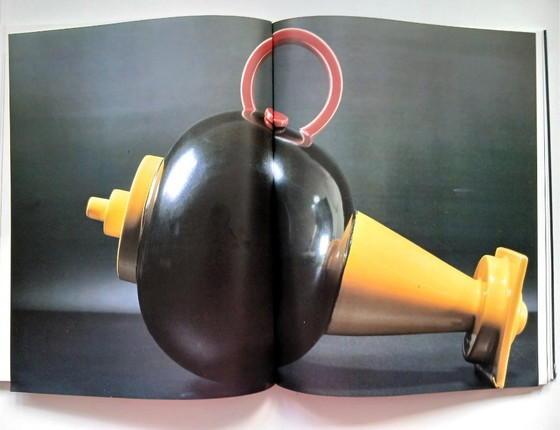 Image 1 of (W025) Italiaans New Design – Nally Bellati | Iconisch designboek (ISBN 90 6113 580 X)