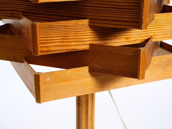 Image 1 of Grote, zeldzame vloer- of tafellamp uit de jaren 60 van grenenfineer — Scandinavische productie | Hoogte 120 cm