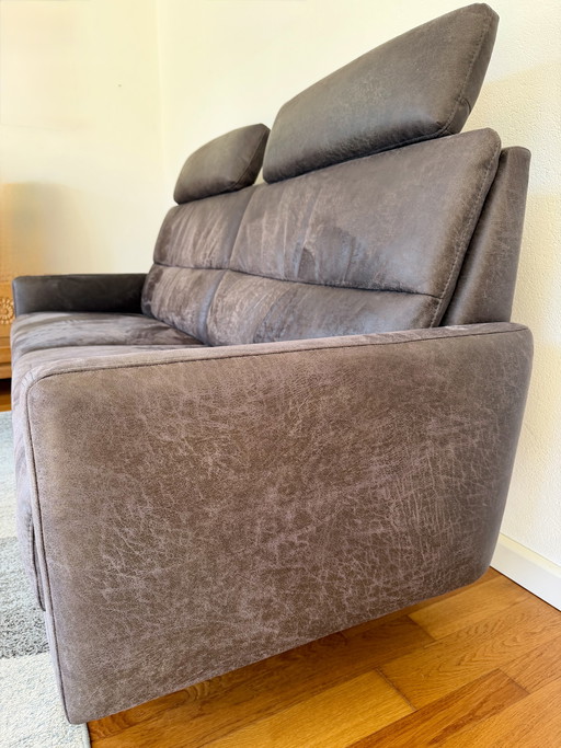 Prominente bruin in pelle scamosciata con 3 brufoli