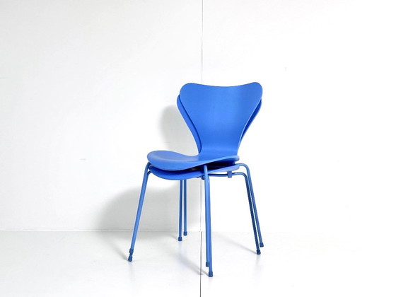 1 Chaises Fritz Hansen Série 7, Arne Jacobsen, Trieste, Chaises de salle à manger, Bois, Métal, Bleu (photo 2 sur 15)