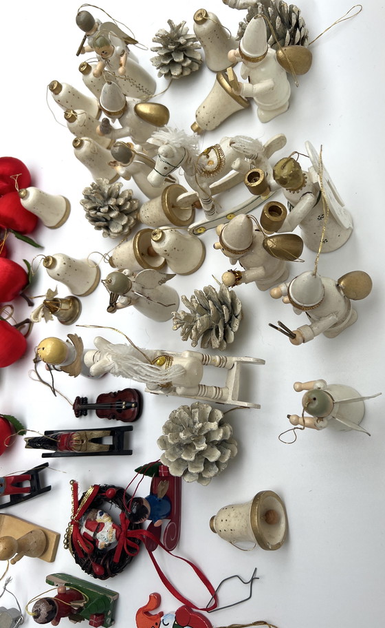 Image 1 of Ampia collezione di vecchi addobbi natalizi: legno, pigne, figure, mele