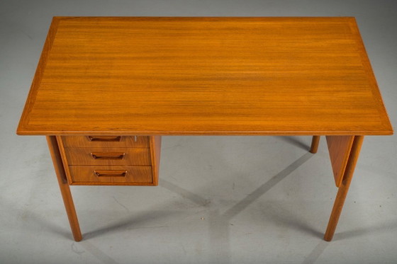 Image 1 of Midden-eeuws Deens teakhouten bureau van Gunnar Nielsen Tibergaard, jaren 60