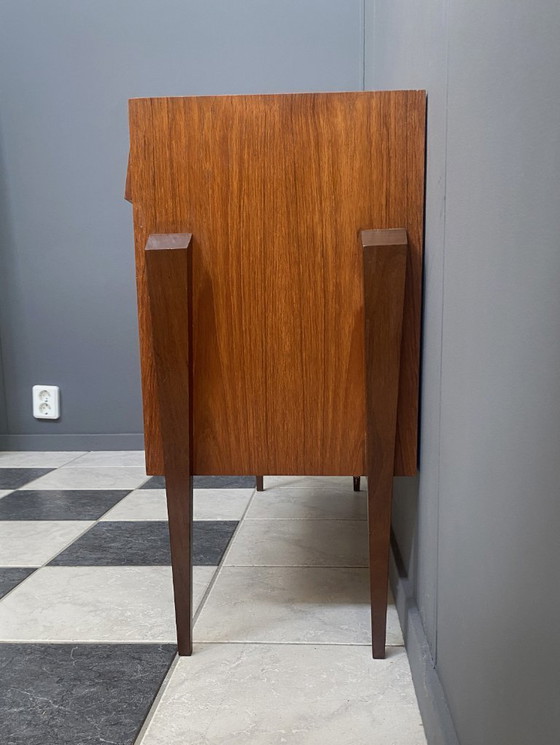Image 1 of Piccola credenza in teak con frontale in fettuccia, anni '60