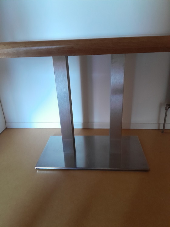 Mesa de comedor de roble con patas de metal. – Mesas de comedor, Wood (photo 3 of 6)