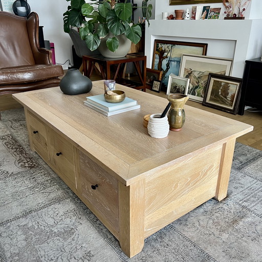 Couchtisch aus Eiche mit Stauraum