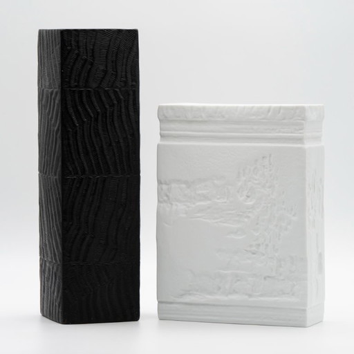 Martin Freyer Rosenthal Bisque Porcelaine Noire & Witte Vaas Duo OP-ART Reliëf