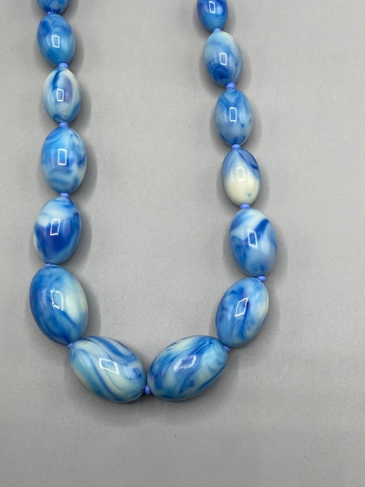 Vintage long necklace with large blue marbled beads – decoratieve objecten (photo 2 of 5)