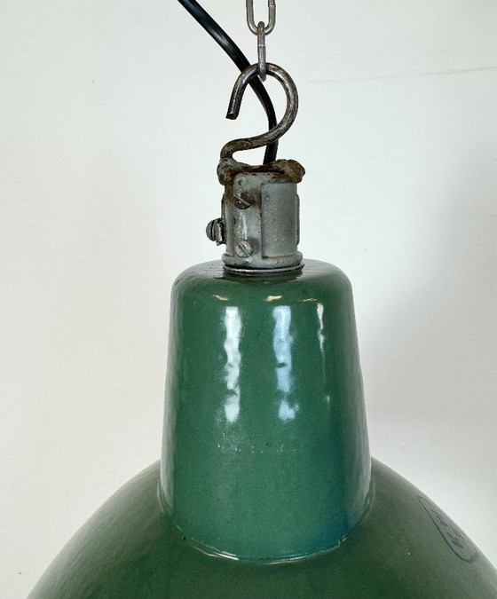 Image 1 of Lámpara colgante industrial de esmalte verde, década de 1960