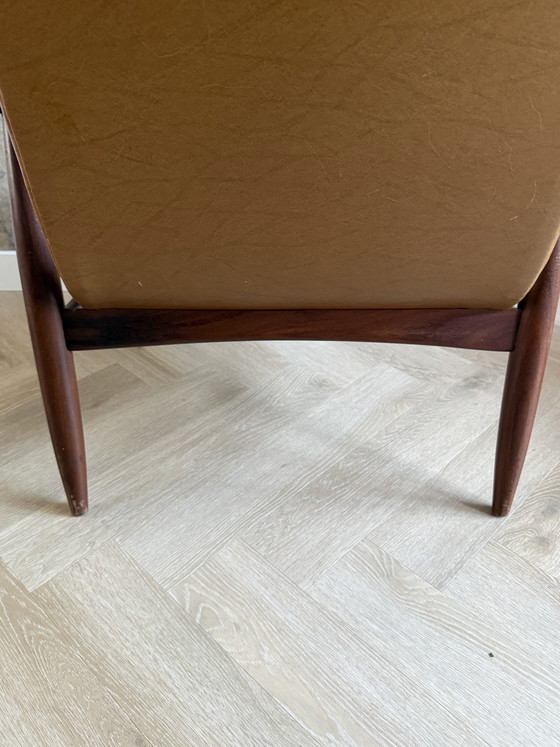 Image 1 of vintage fauteuil is een klassiek ontwerp van Louis van Teeffelen voor Wébé