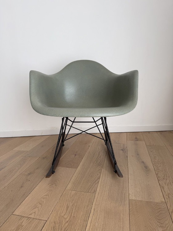 Base de mecedora RAR de nogal negro EAMES para HERMAN MILLER o VITRA – Sillas giratorias, Iron, Wood (photo 8 of 8)