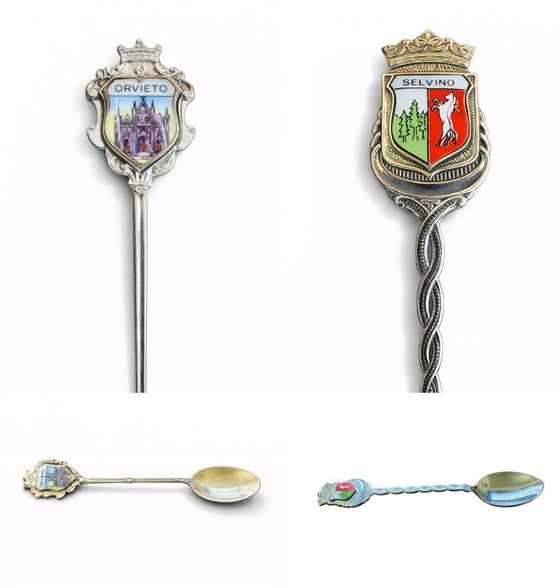 Image 1 of Juego de 12 cucharillas de plata .800 con crestas esmaltadas