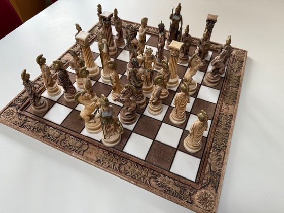 Image 1 of Jeu d'échecs en pierre naturelle, pièces grecques de haute qualité.