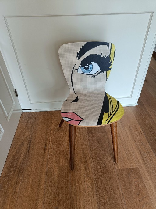 Chaise vintage des années 1960 recyclée, impression de bande dessinée rétro
