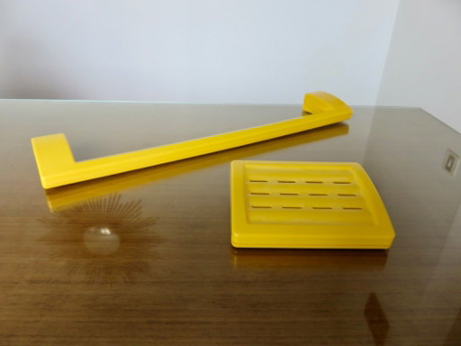 Juego de baño Gedy Design G. Tonetti, toallero y jabonera, 1970 – decoratieve objecten, Plastic