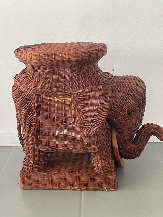 Image 1 of Tavolino vintage a forma di elefante degli anni '70.