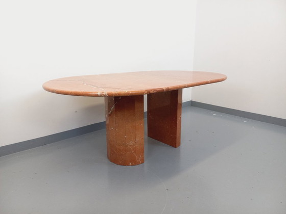 Image 1 of Vintage ovale eettafel van roze marmer uit de jaren 70/80.