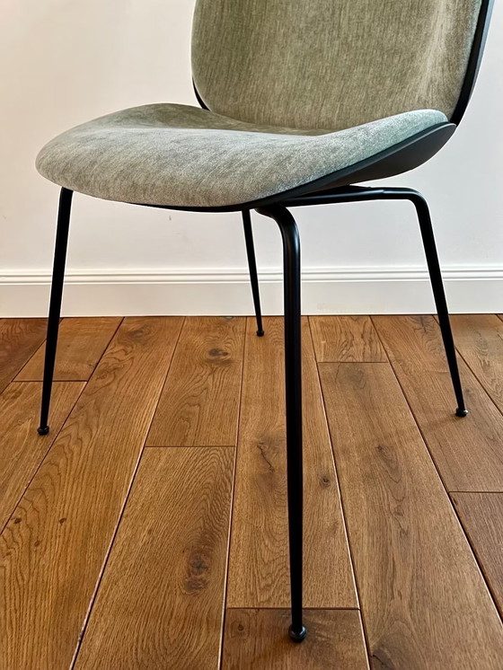 Image 1 of GUBI - "Sedia da pranzo Beetle", in plastica con rivestimento anteriore