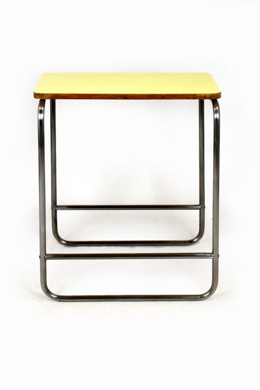 Table d'appoint en acier tubulaire de style Bauhaus, Tchécoslovaquie, années 1940